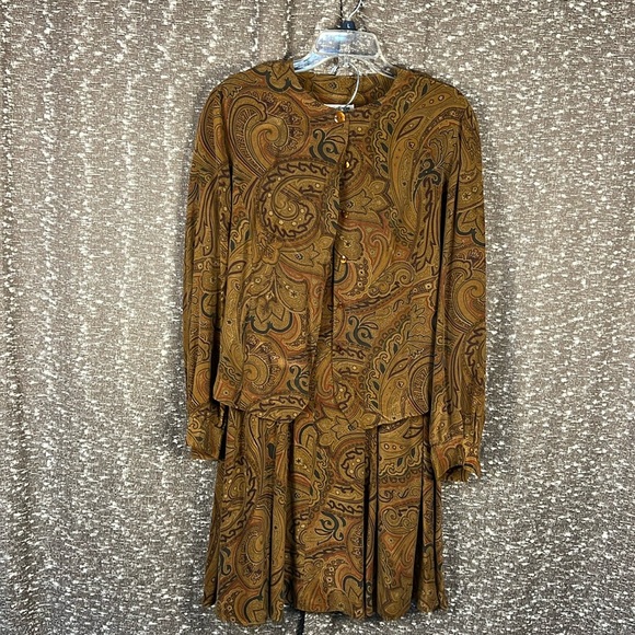 Liz Claiborne Tops - Liz Claiborne 2 Piece Skirt Set‎ Paisley Brown